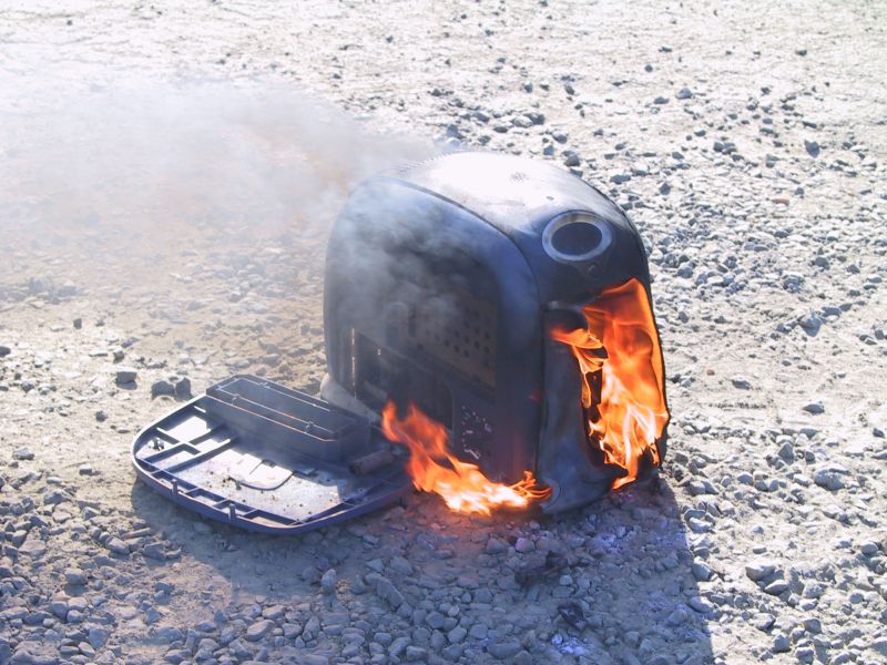 Computer Smoking And Exploding Youtube - Minimal Arts - Perfect Ultra HD Collection